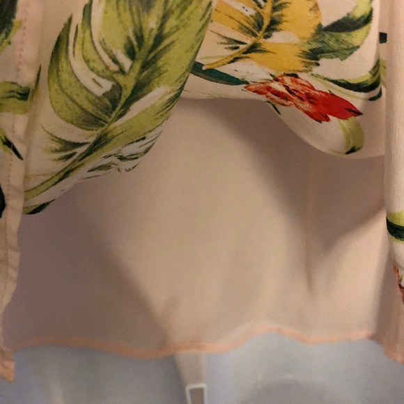 Ladies size Medium tie tropical blouse - Picture 7 of 7